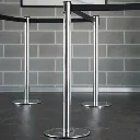 Poteaux de guidage acier poli avec sangle noire vue produits professionnel TELNALINE