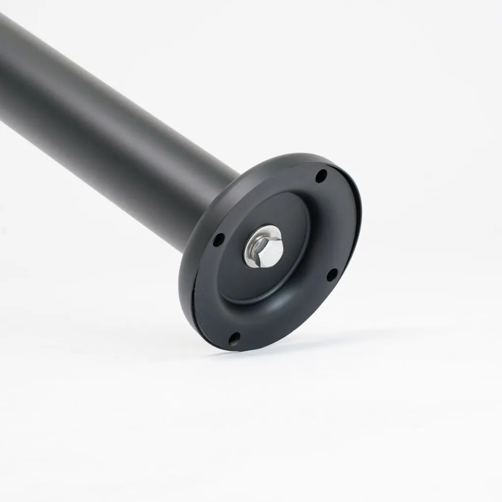 Détail base de fixation au sol avec écrou central pour poteau de guidage professionnel TELNALINE