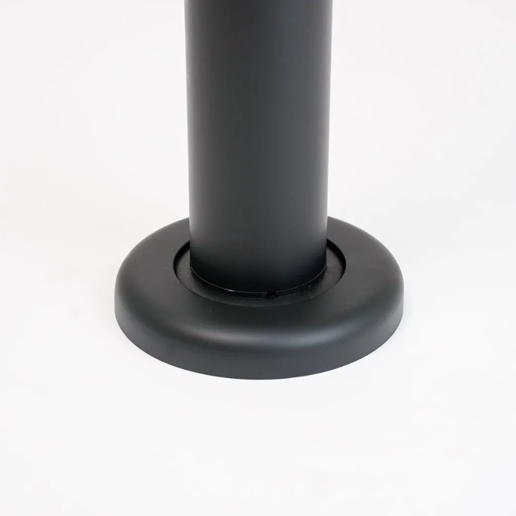 Détail base ronde métallique à fixer au sol pour poteau de guidage professionnel TELNALINE