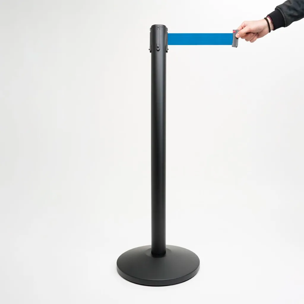 Poteau de guidage noir mat avec sangle bleue et base conique professionnelle TELNALINE