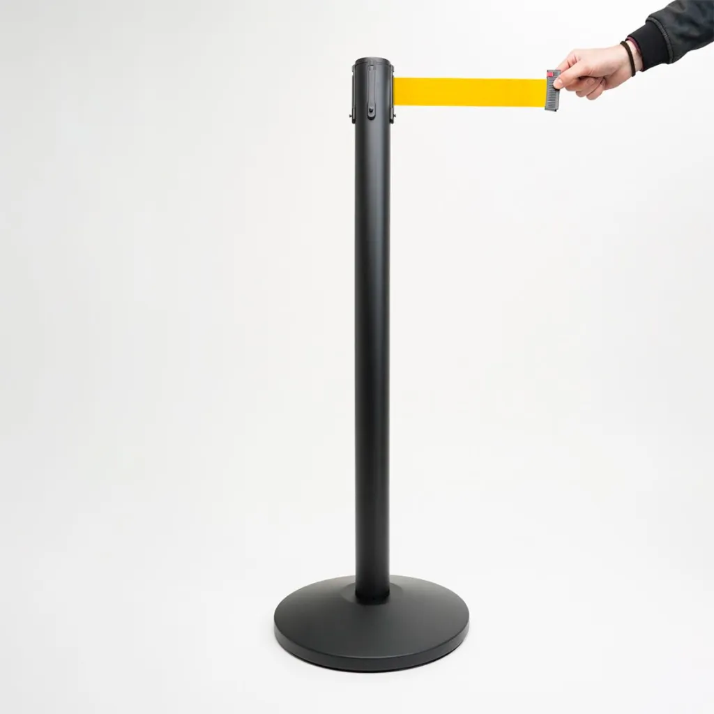 Poteau de guidage noir mat avec sangle jaune et base conique professionnelle TELNALINE