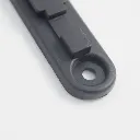 Détail fixation murale réceptrice de sangle en plastique noir pour poteau de guidage TELNALINE