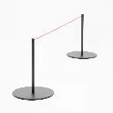 Poteaux de délimitation noirs installés dans un musée pour organiser le parcours des visiteurs TELNALINE