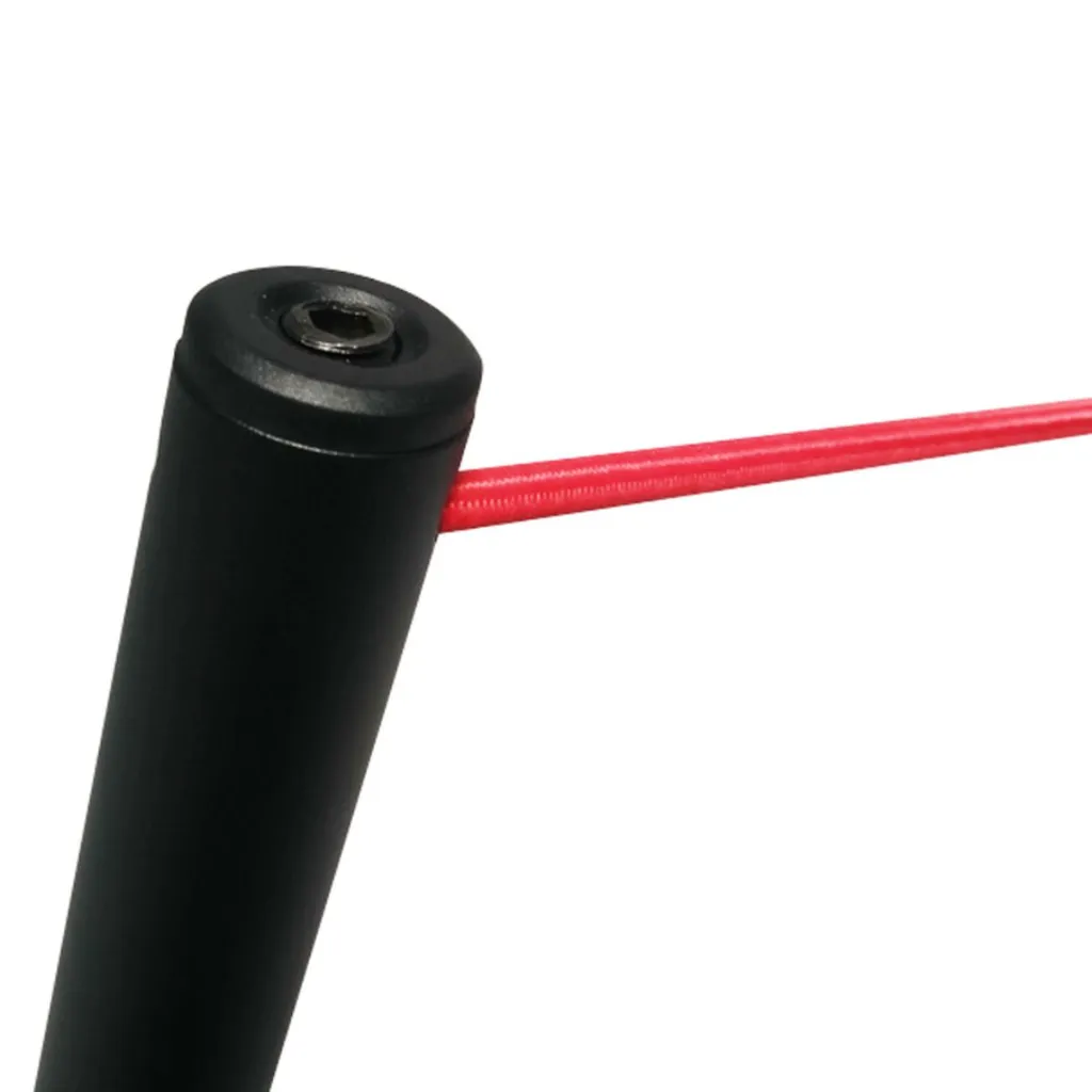 Installation de la corde élastique rouge 25 mètres sur poteau de délimitation intérieur TELNALINE