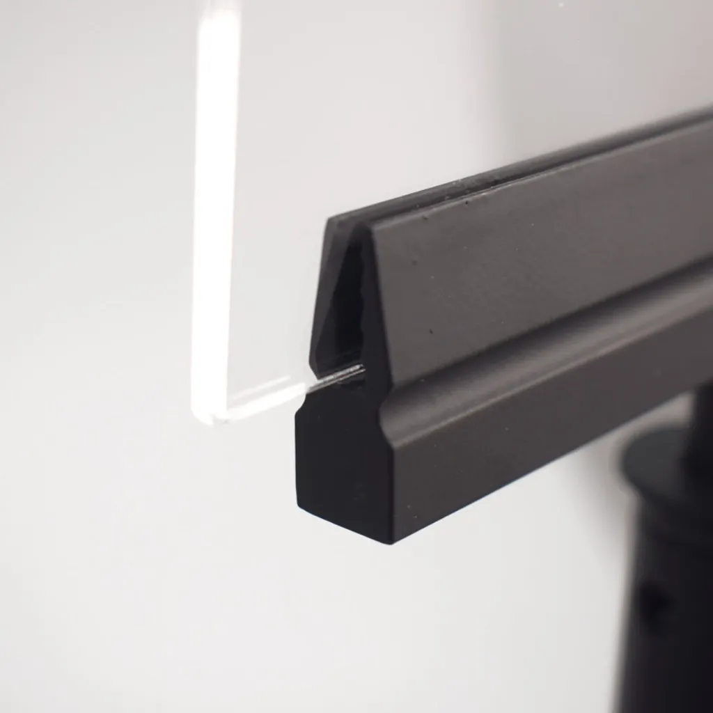 Porte affiche A4 horizontal en plexiglas transparent avec support noir pour poteau de délimitation à corde élastique TELNALINE