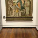 Barre de délimitation noire 2 mètres installée en exposition intérieure avec poteaux TELNALINE