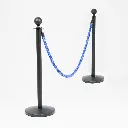 Poteaux de guidage noir mat avec cordon bleu en mise en situation professionnelle TELNALINE