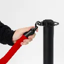 Poteaux de guidage noir mat avec cordon bleu en mise en situation professionnelle TELNALINE