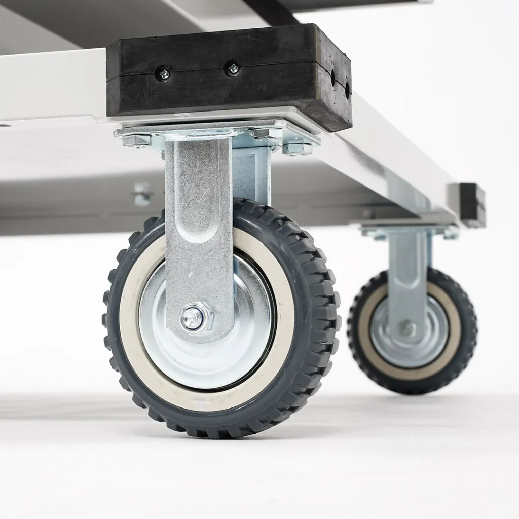 Détail roues robustes du chariot de transport pour poteaux de guidage TELNALINE®
