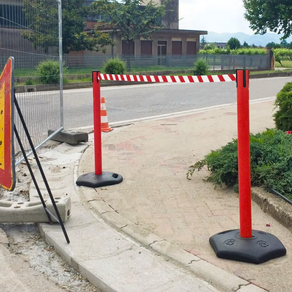 Poteaux de guidage chantier extérieur pour balisage professionnel et gestion de flux TELNALINE