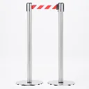 Poteaux de guidage acier brossé avec sangle blanc rouge pour balisage vue ensemble TELNALINE