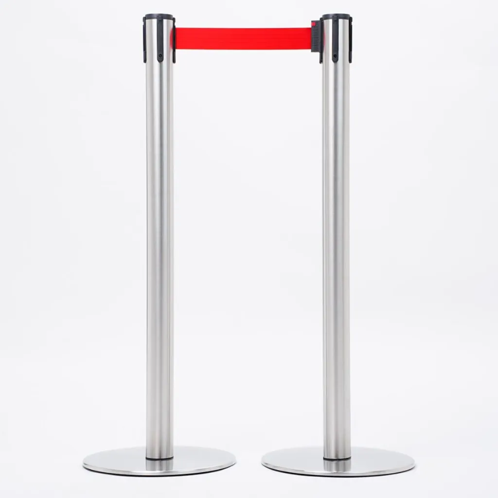 Poteaux de guidage acier brossé avec sangle rouge vue ensemble professionnel TELNALINE