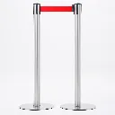 Poteaux de guidage acier brossé avec sangle rouge vue ensemble professionnel TELNALINE