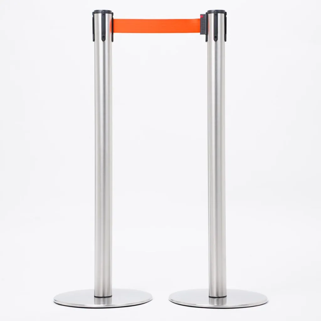 Poteaux de guidage acier brossé avec sangle orange vue ensemble professionnel TELNALINE