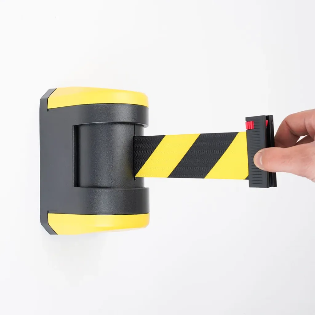 Enrouleur mural pivotant finition noir et jaune avec sangle 4,5 mètres
